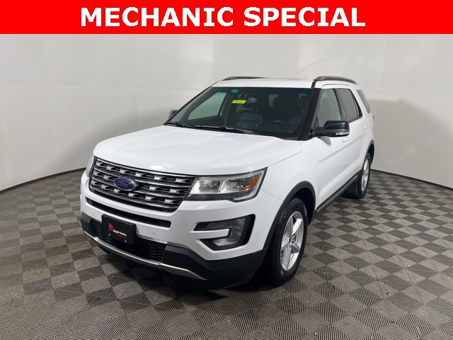 Used 2016 Ford Explorer XLT w/ Equipment Group 202A image 3