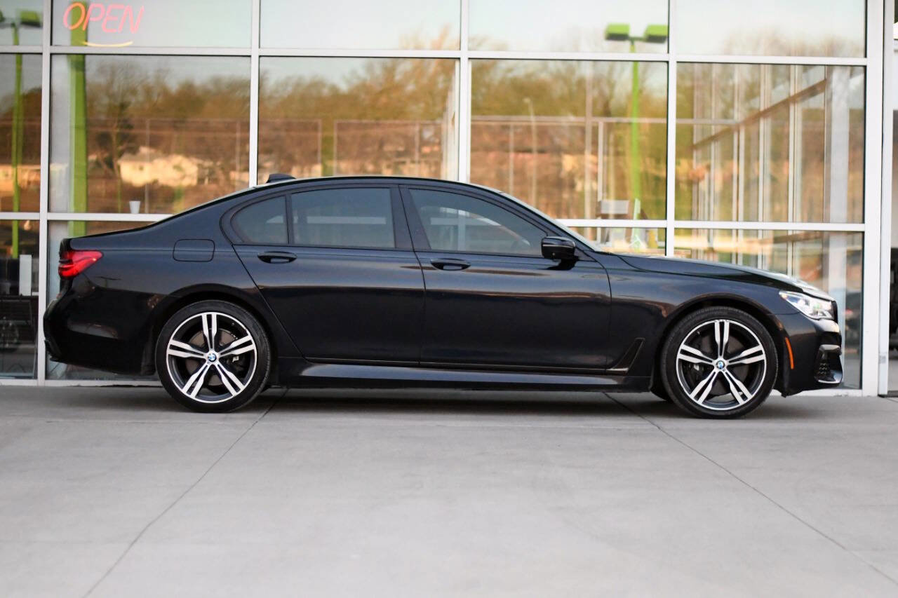 Used 2016 BMW 750i xDrive image 9