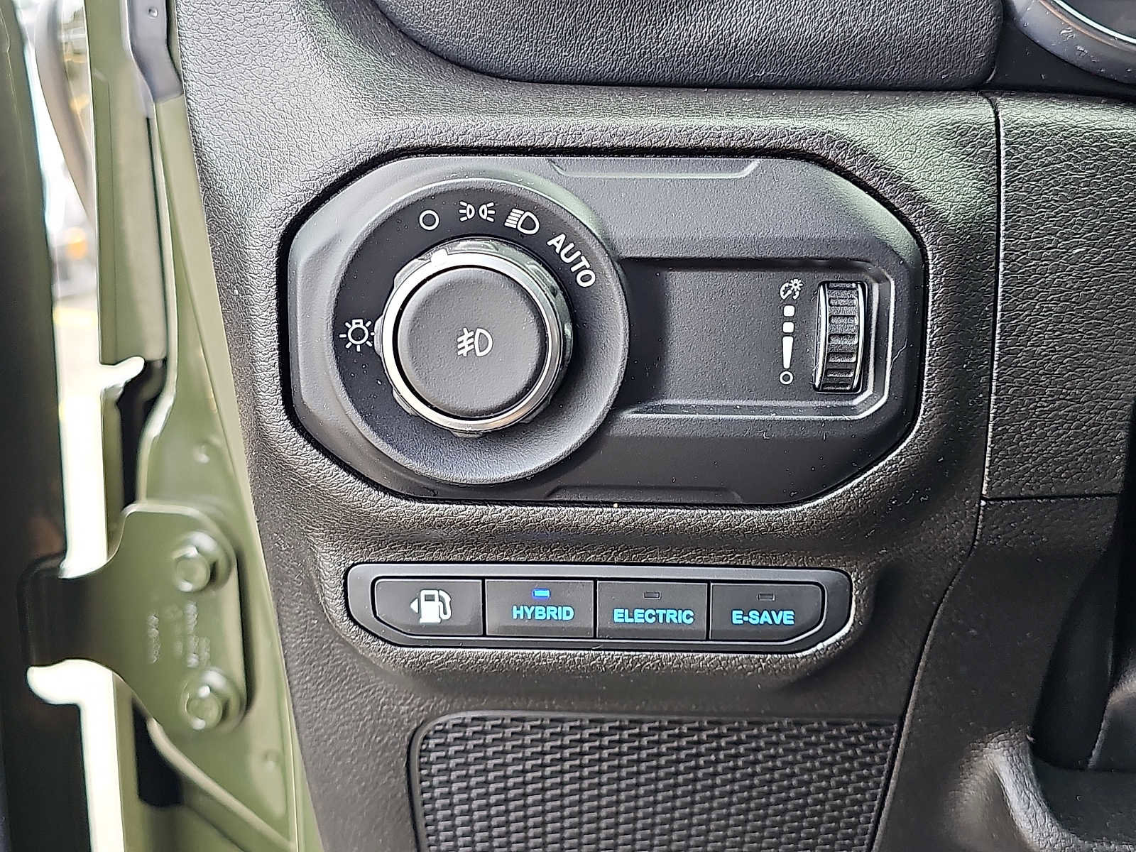 Used 2023 Jeep Wrangler Unlimited Rubicon 4xe w/ Cold Weather Group AWD/4WD image 26