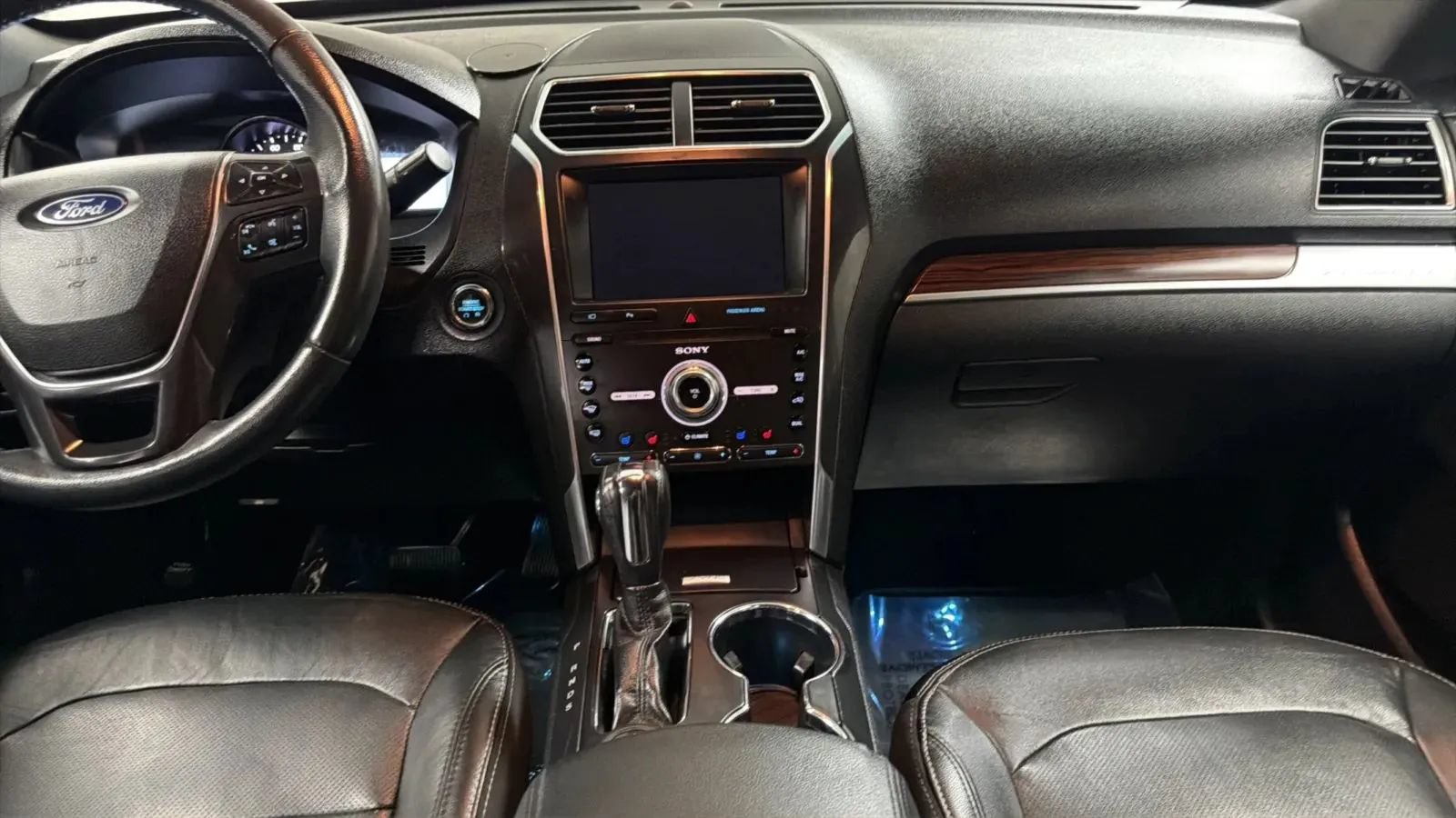 Used 2019 Ford Explorer Limited w/ Class III Trailer Tow Package AWD/4WD image 16