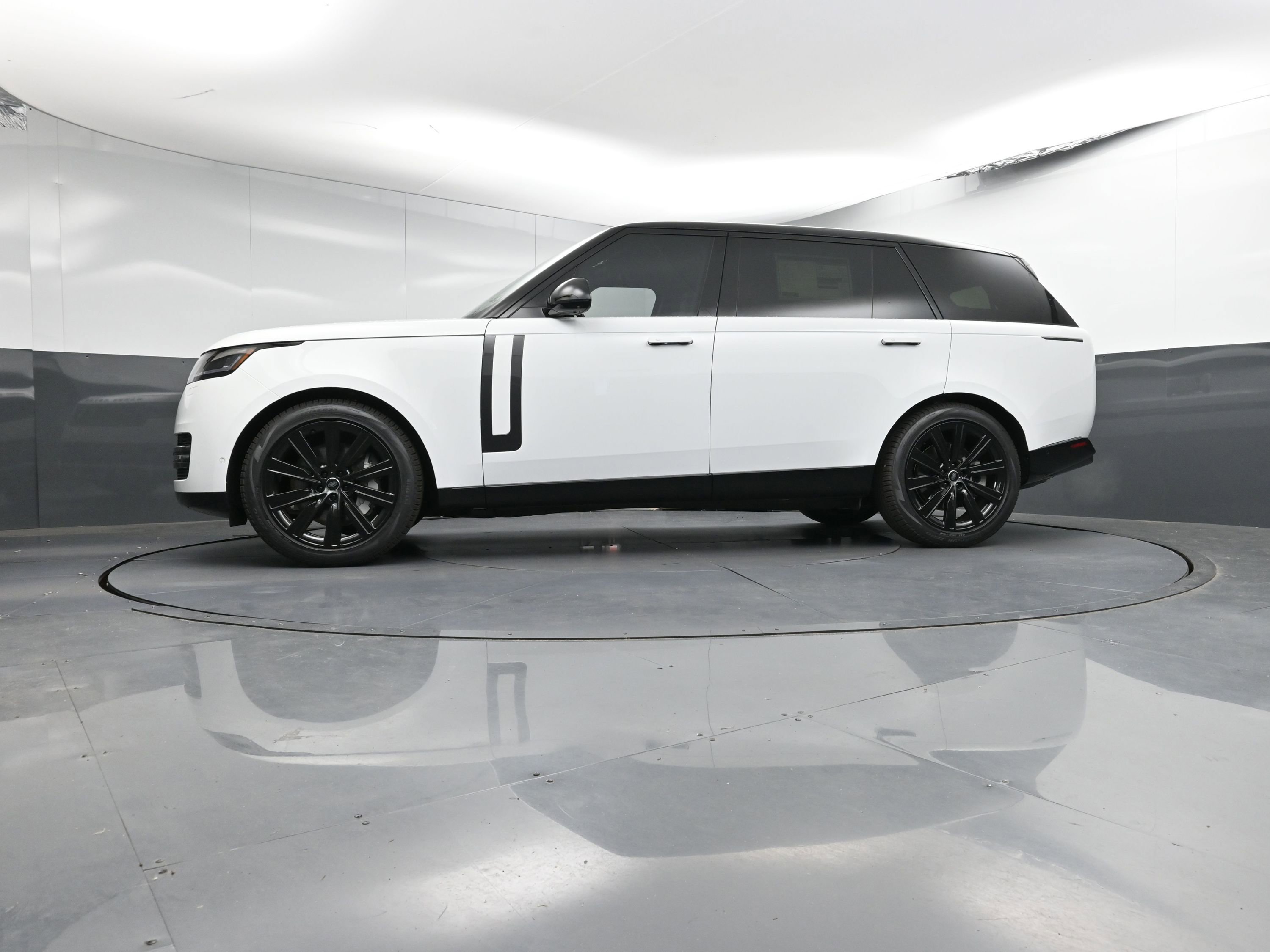 New 2025 Land Rover Range Rover Long Wheelbase SE image 29