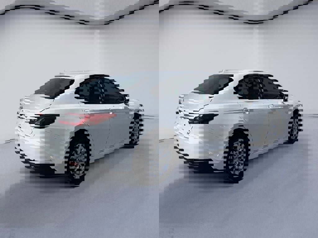 Used 2025 Toyota Camry LE image 5