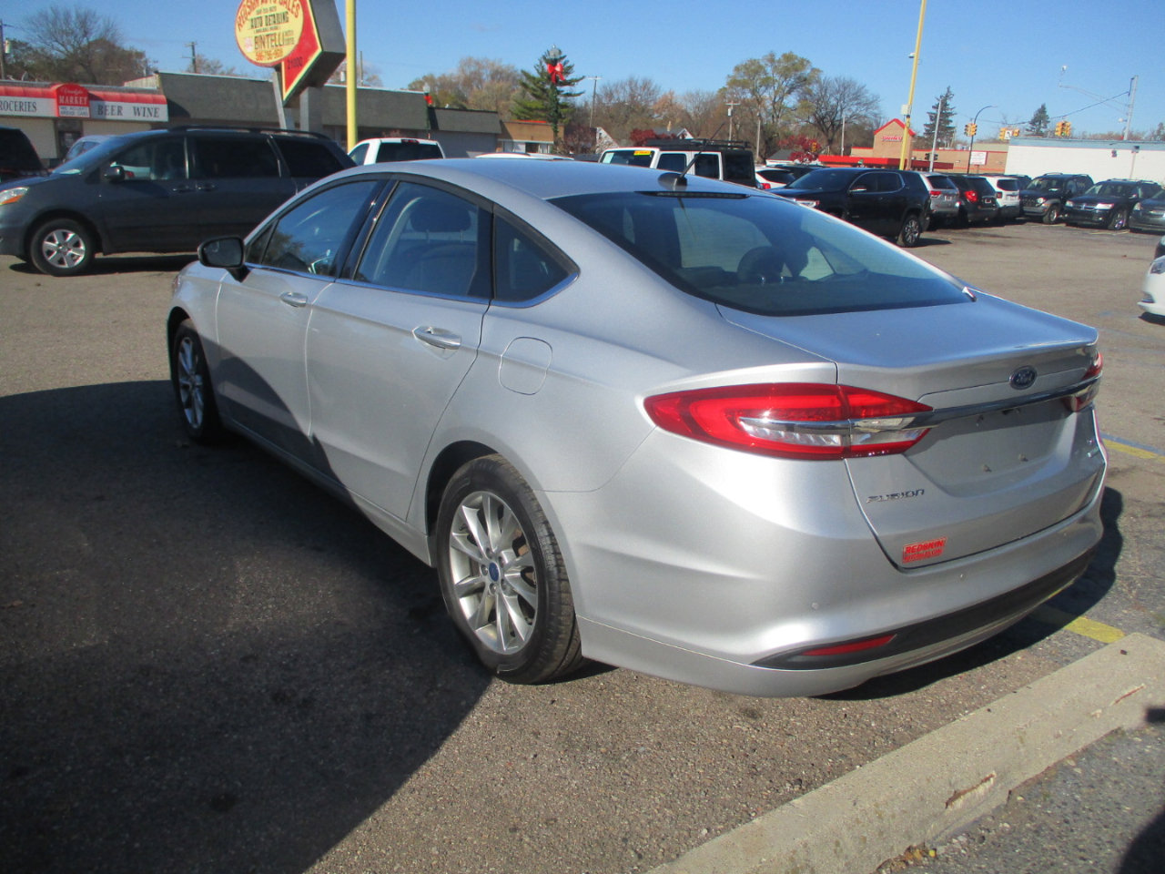 Used 2017 Ford Fusion SE w/ Fusion SE Technology Package image 4