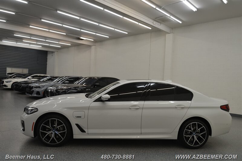 Used 2023 BMW 530e w/ M Sport Package RWD image 5