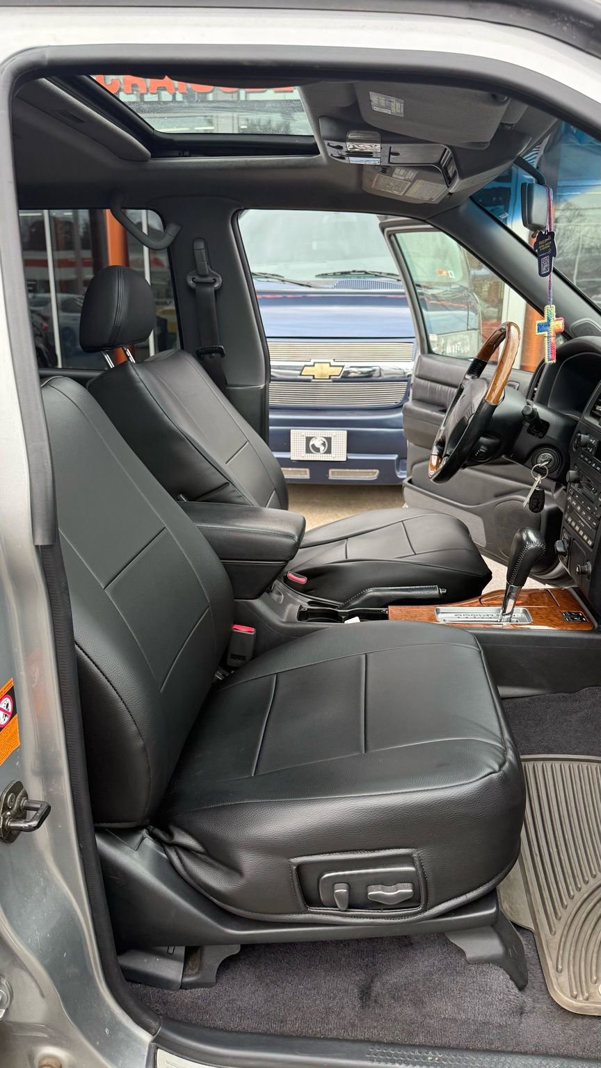 Used 2001 INFINITI QX4 4WD w/ (S02) Sport Pkg image 13