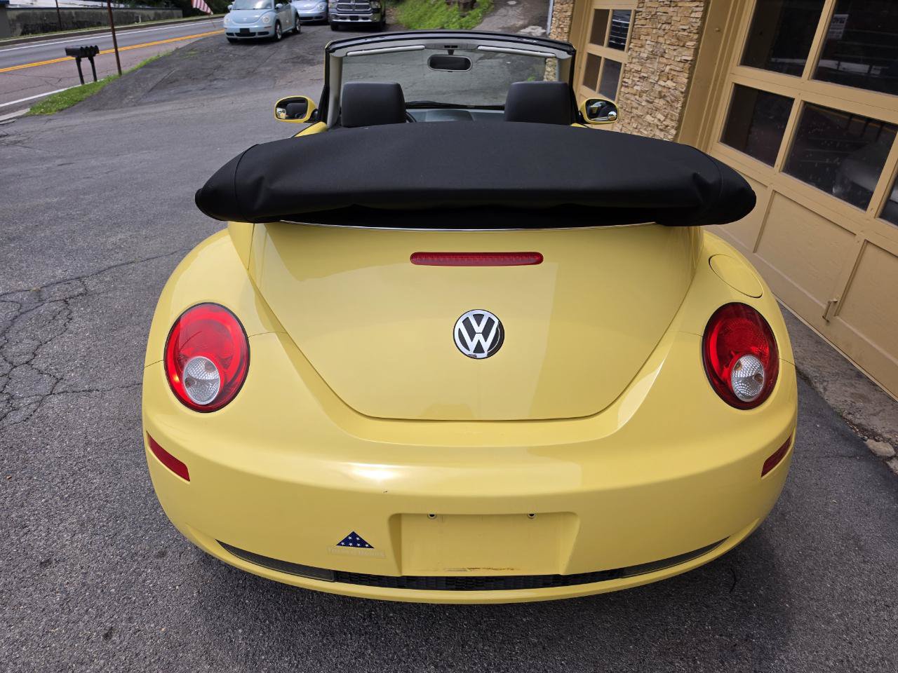 Used 2008 Volkswagen Beetle SE FWD image 23