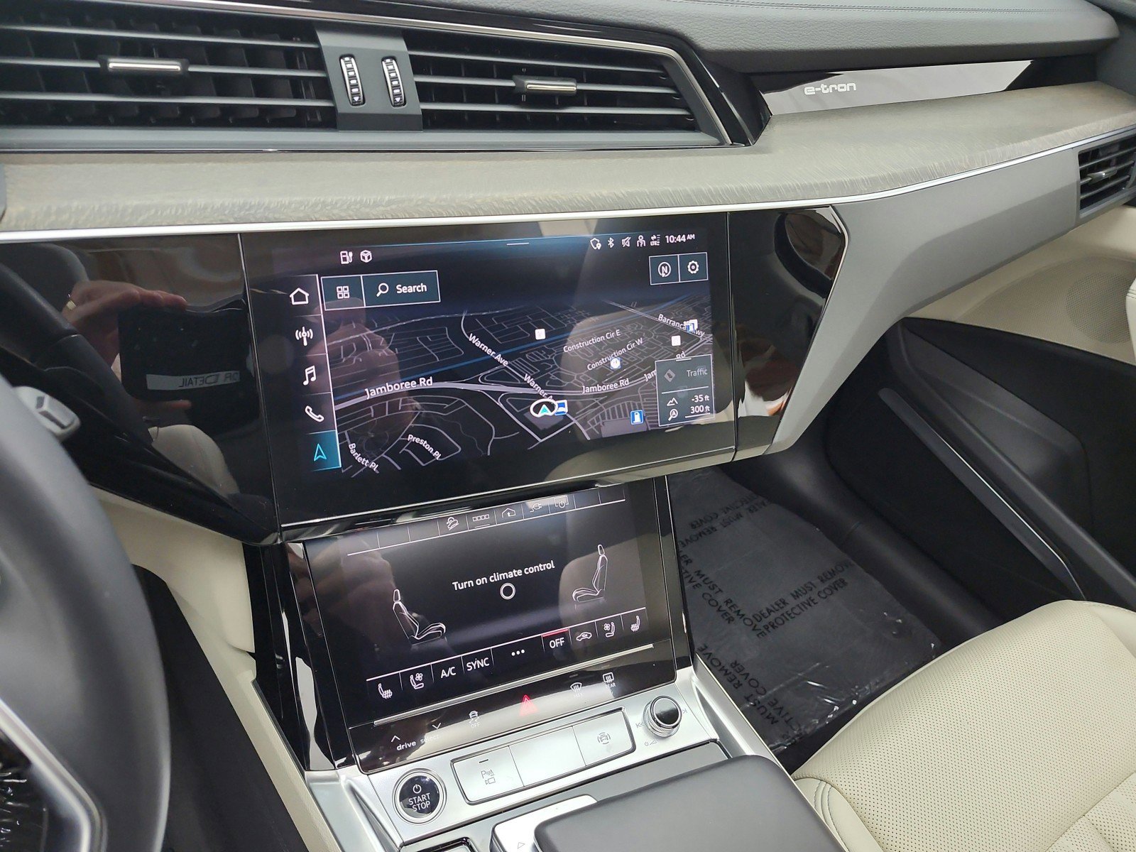 Used 2024 Audi Q8 e-tron Premium Plus w/ Premium Plus Package image 14