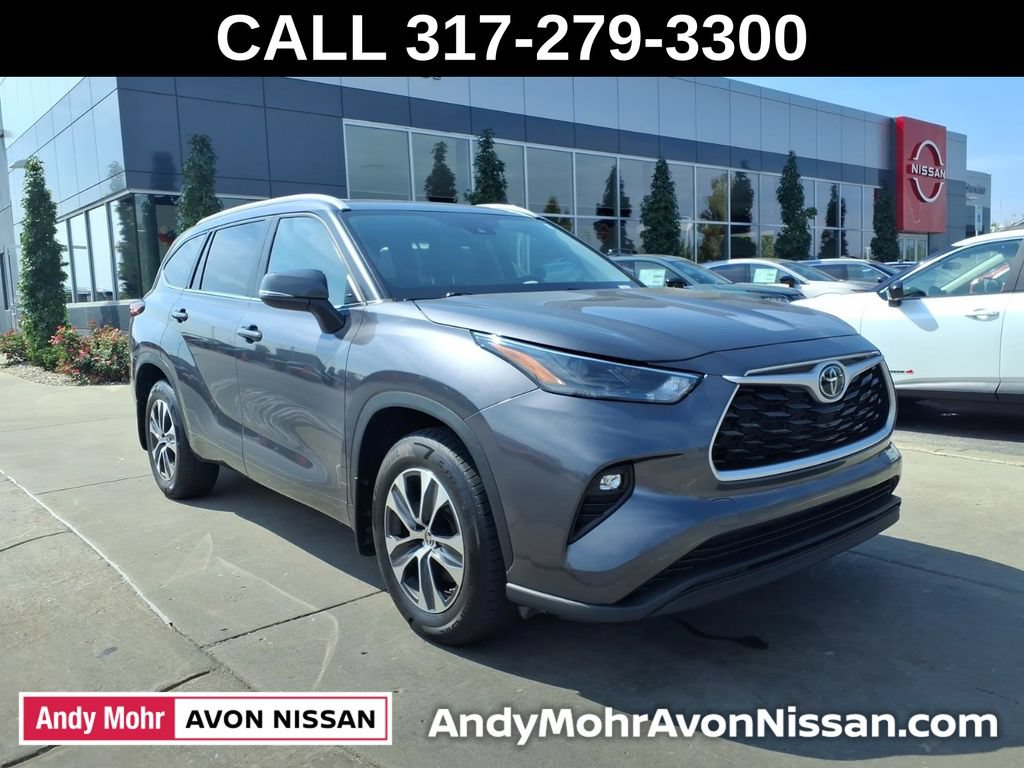 Used 2024 Toyota Highlander XLE AWD/4WD image 2