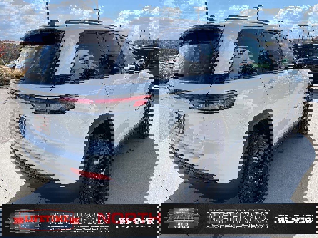 New 2025 Jeep Grand Cherokee Altitude image 21