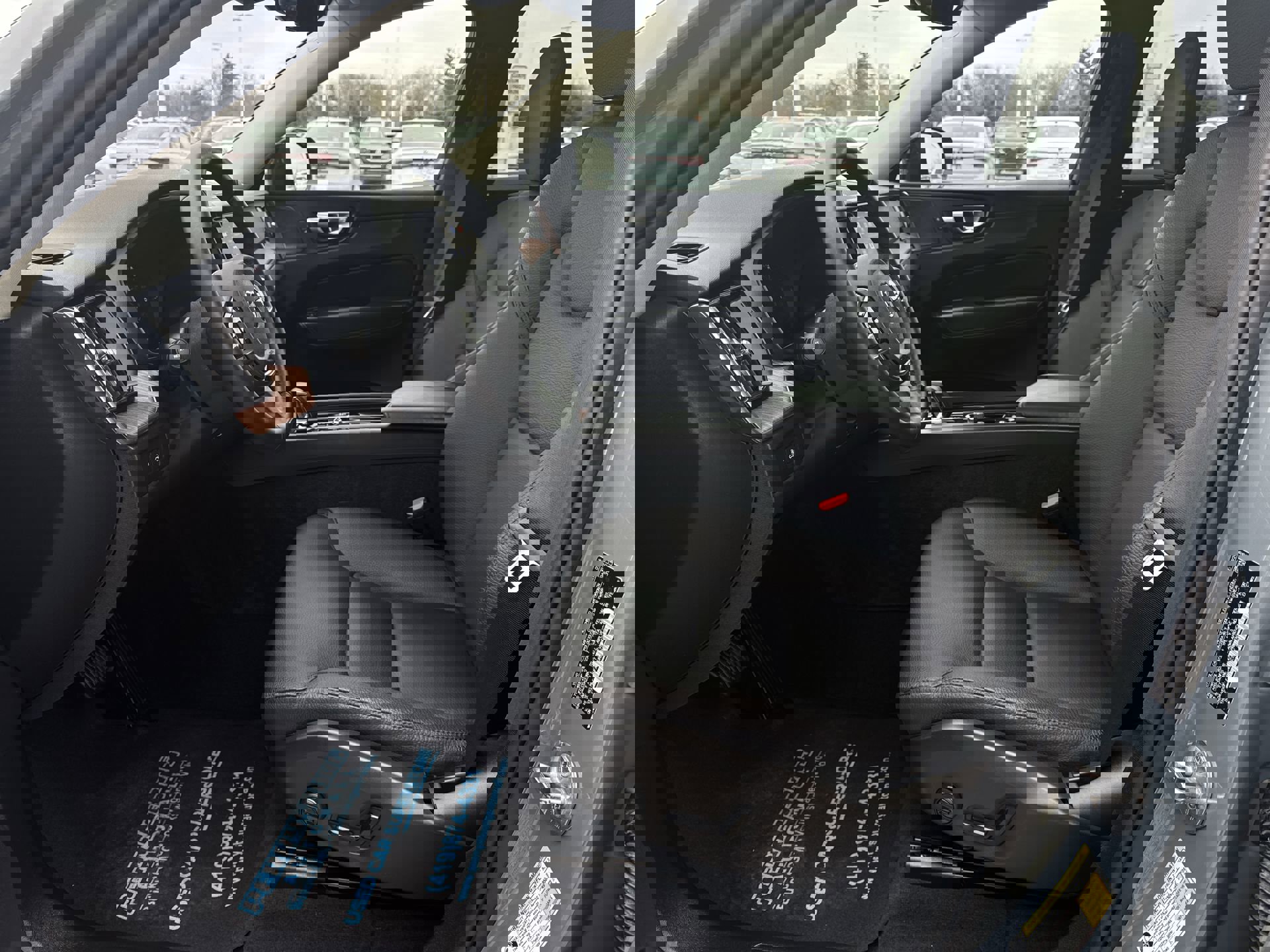 Used 2024 Volvo XC60 T8 Plus w/ Climate Package image 20