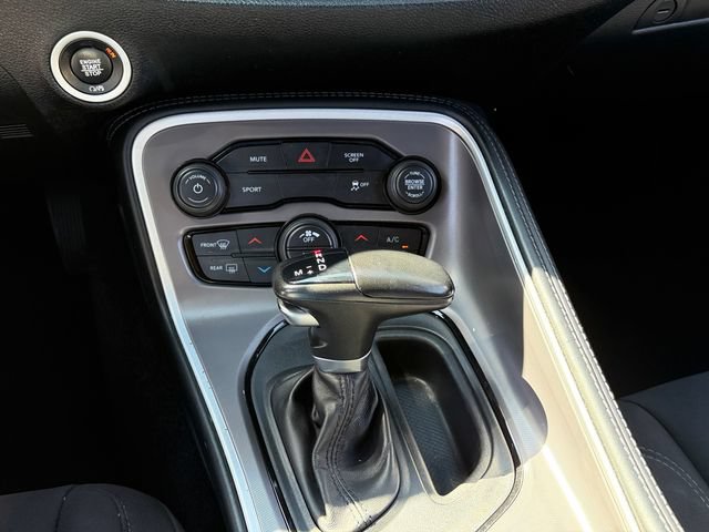 Used 2022 Dodge Challenger SXT RWD image 17