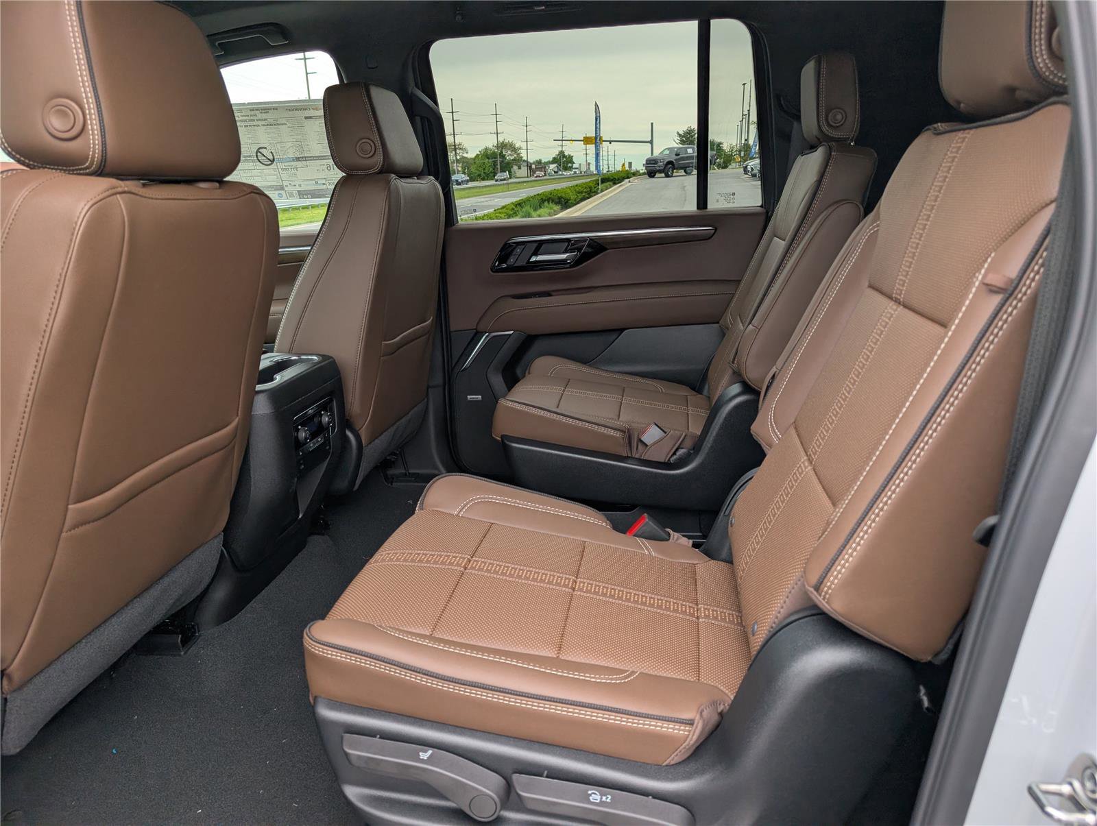 New 2026 Chevrolet Suburban High Country w/ Sun And Tow Package AWD/4WD image 13