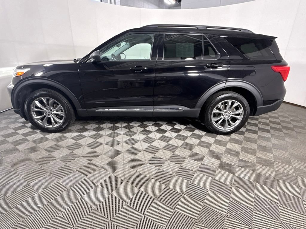 Used 2023 Ford Explorer XLT w/ Equipment Group 202A AWD/4WD image 7