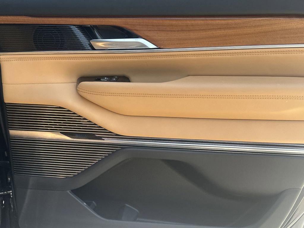 Used 2025 Jeep Grand Wagoneer L Series III w/ Rear Seat Video Group 1 image 17