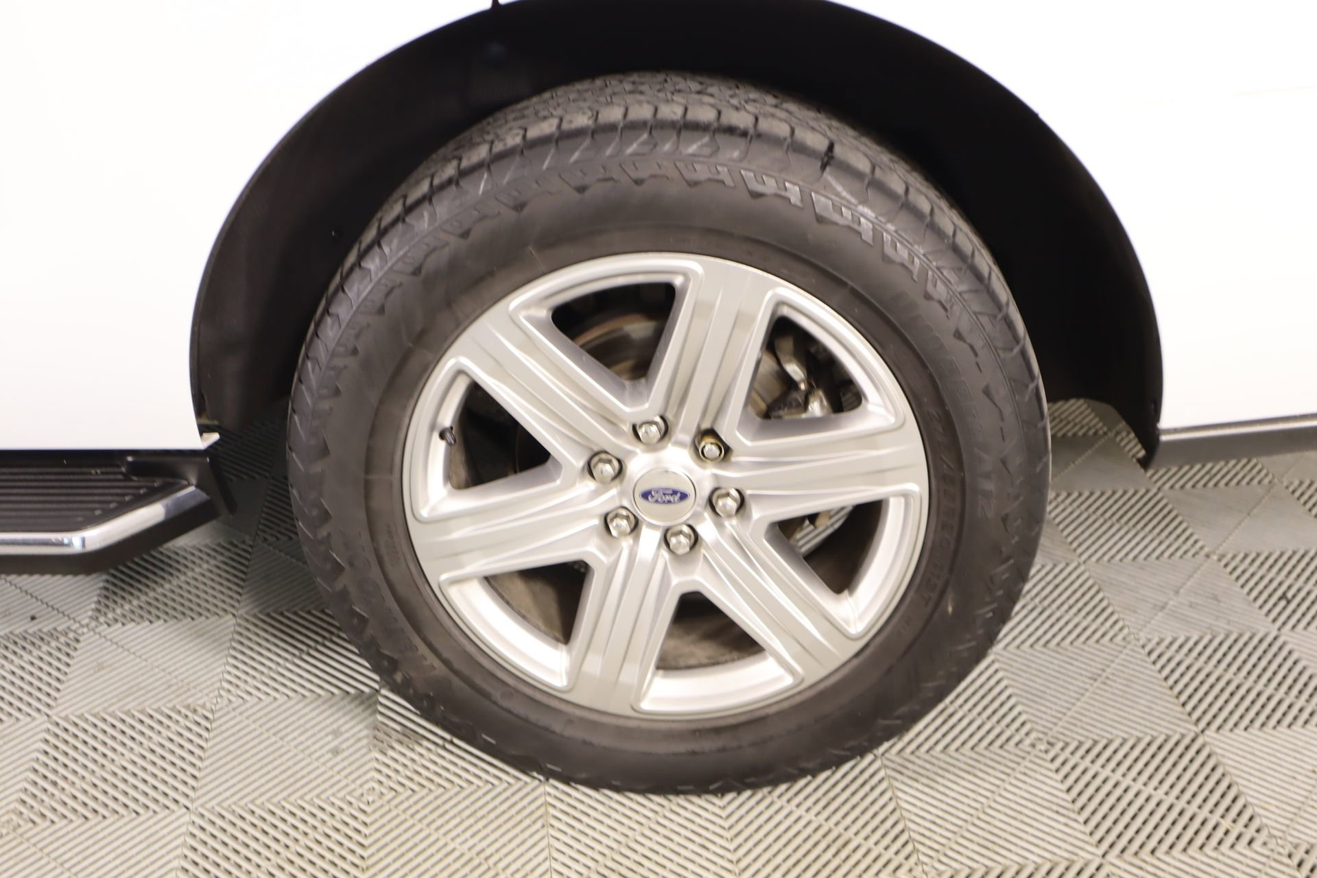 Used 2020 Ford Expedition XLT w/ Equipment Group 202A AWD/4WD image 21