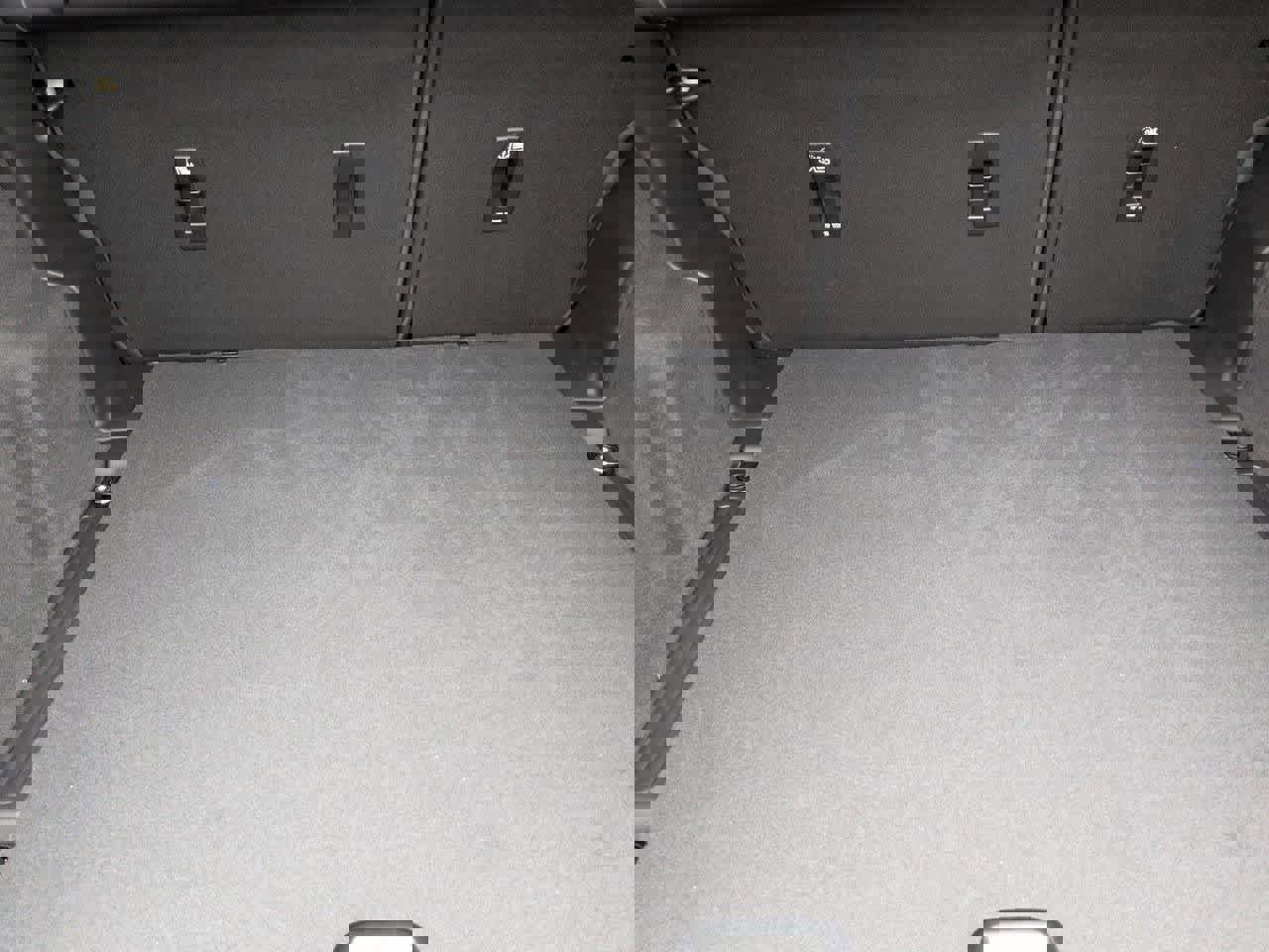 New 2026 Land Rover Discovery Sport Landmark image 35