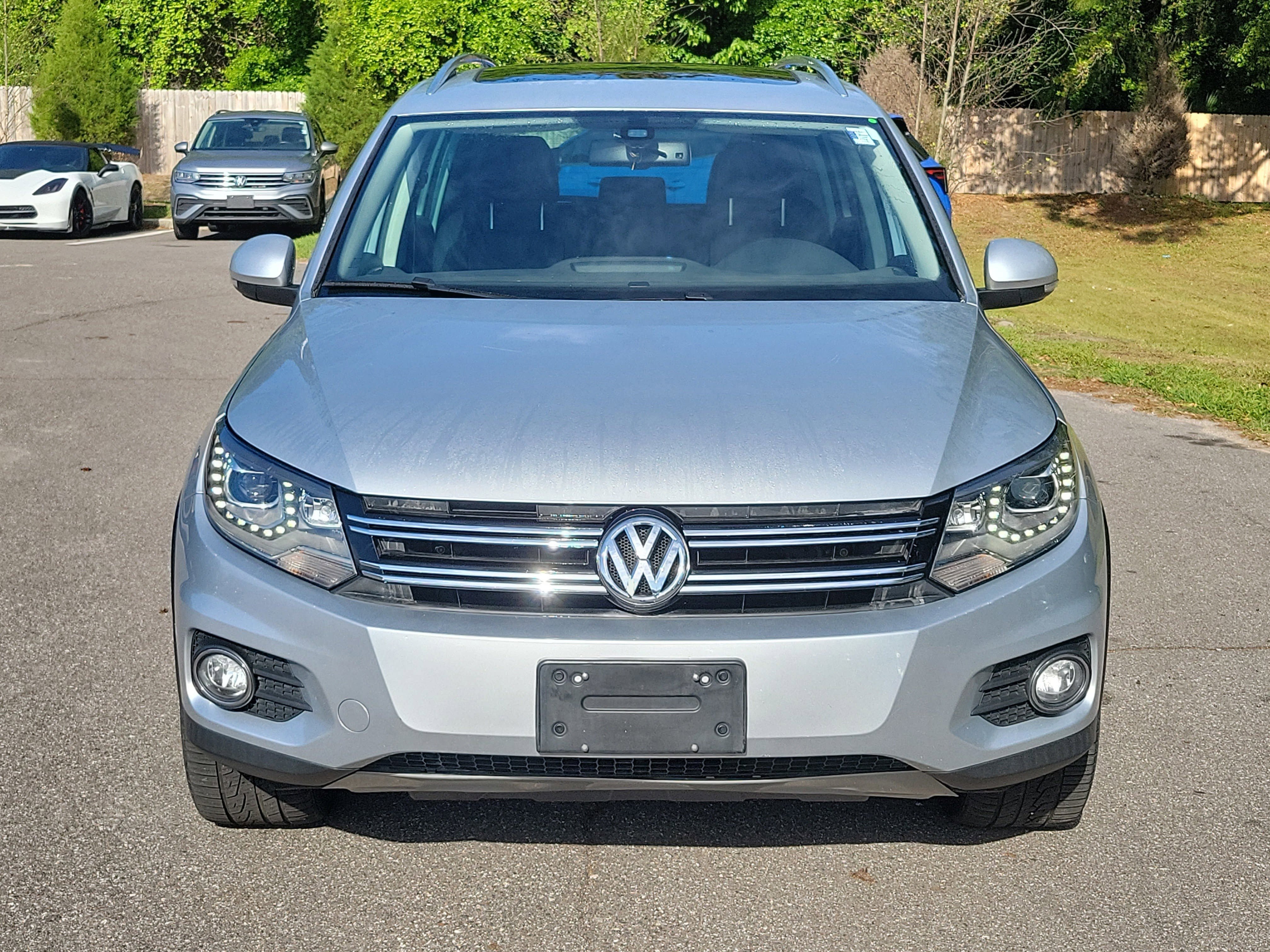 Used 2017 Volkswagen Tiguan SEL image 2