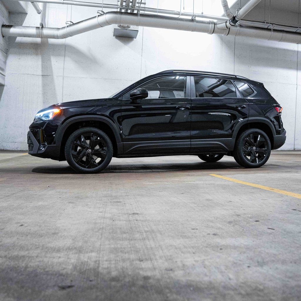 New 2026 Volkswagen Taos SE FWD image 3