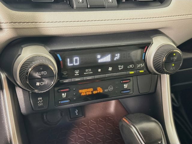 Certified 2022 Toyota RAV4 Limited w/ Limited Grade Weather Package AWD/4WD image 17