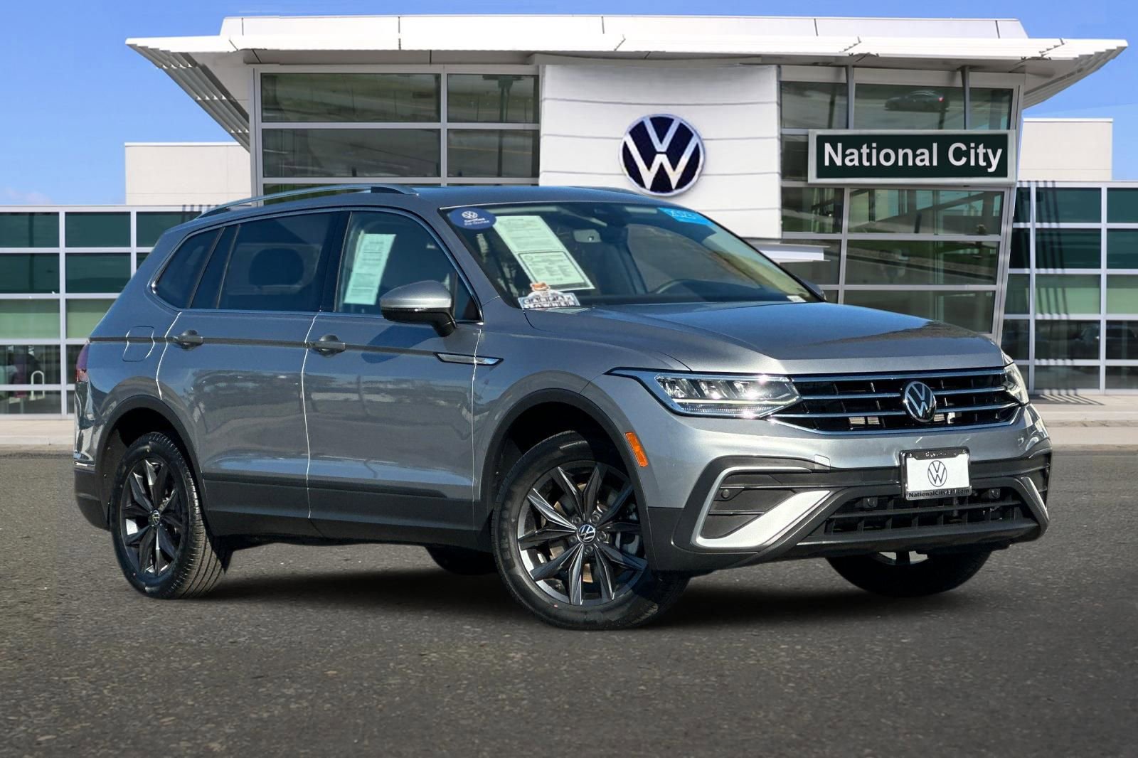 Certified 2023 Volkswagen Tiguan SE image 2
