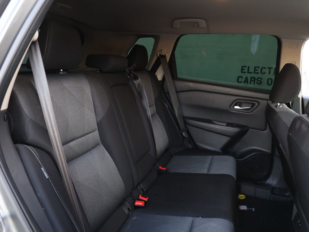 Used 2024 Nissan Rogue SV image 18