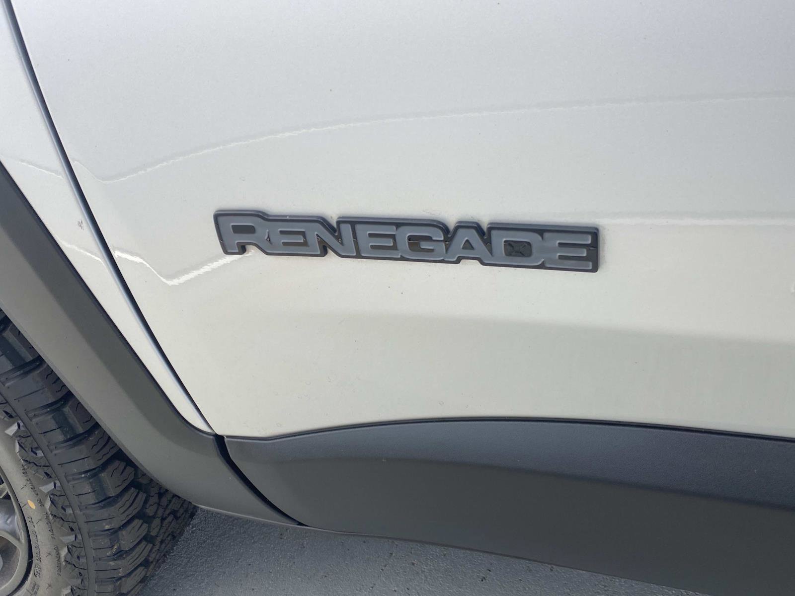 Used 2020 Jeep Renegade Altitude image 10