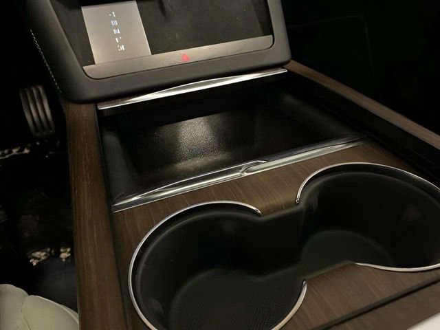 Used 2022 Tesla Model X image 60