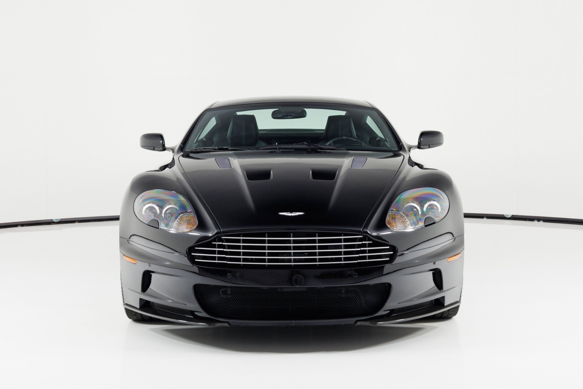Used 2009 Aston Martin DBS Coupe RWD image 8