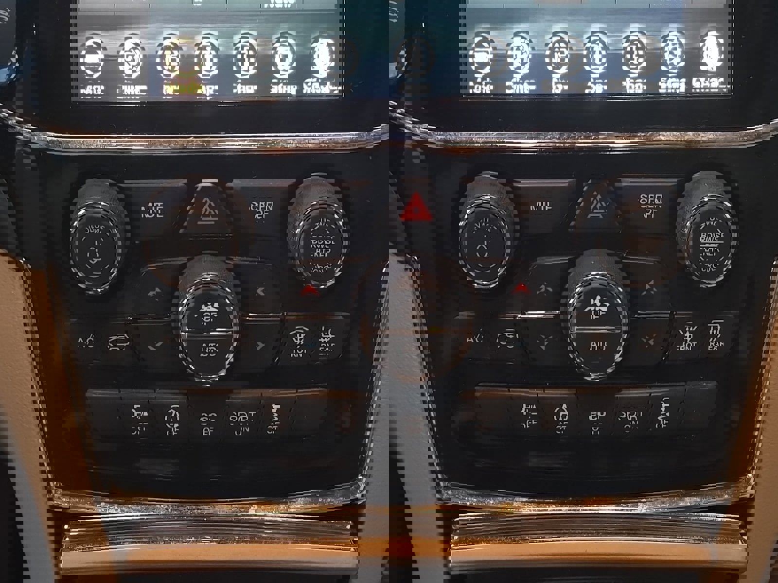 Used 2022 Jeep Grand Cherokee Laredo E image 18