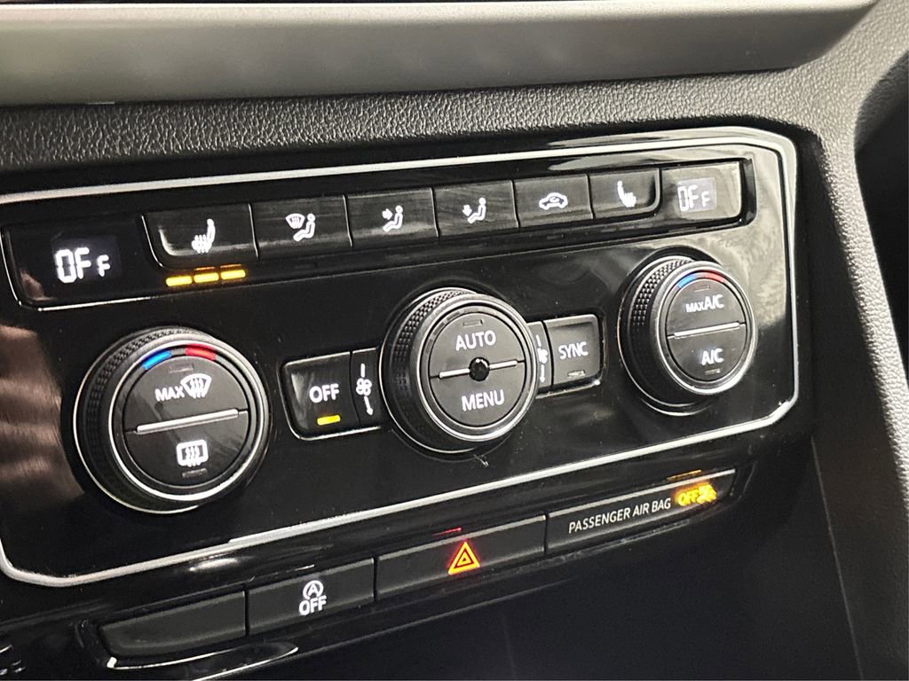 Used 2022 Volkswagen Atlas Cross Sport SE image 33