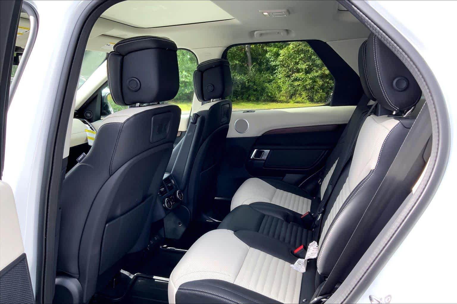 New 2026 Land Rover Discovery Dynamic SE AWD/4WD image 14