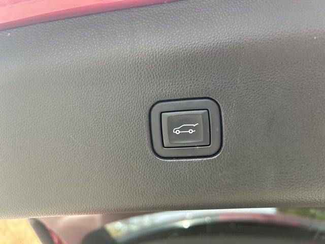 Used 2023 Buick Enclave Essence image 7