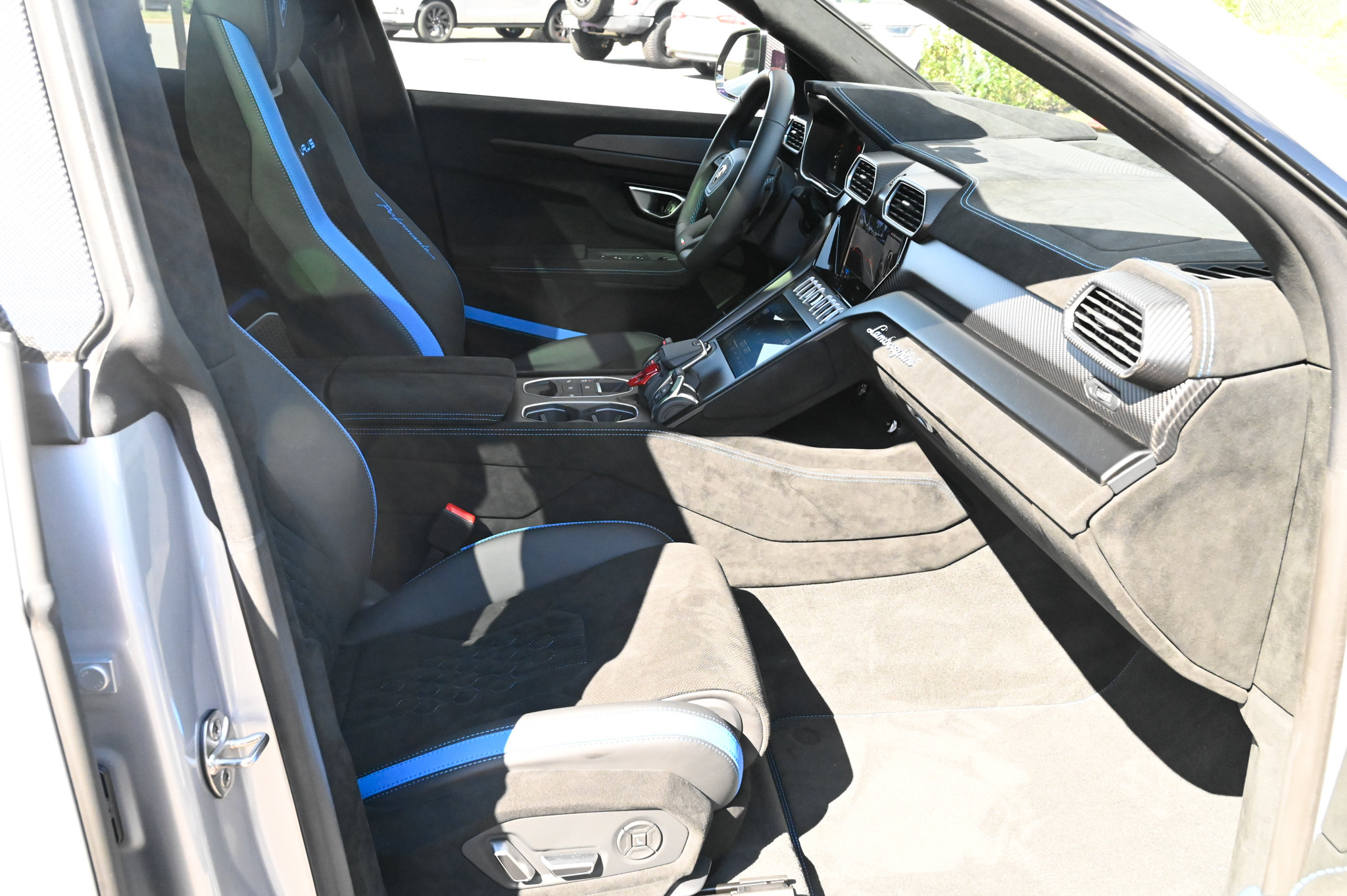 Used 2024 Lamborghini Urus Performante AWD/4WD image 55