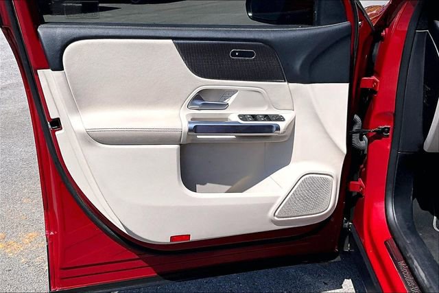 Used 2022 Mercedes-Benz GLB 250 w/ Premium Package Lite image 17
