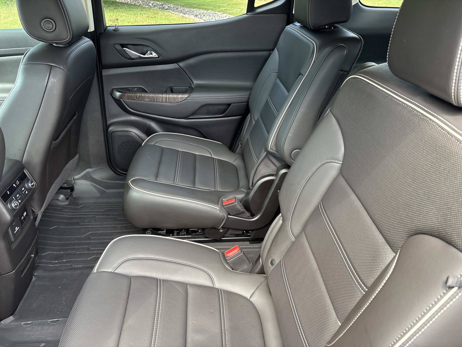 Used 2023 GMC Acadia Denali w/ Denali Technology Package FWD image 32