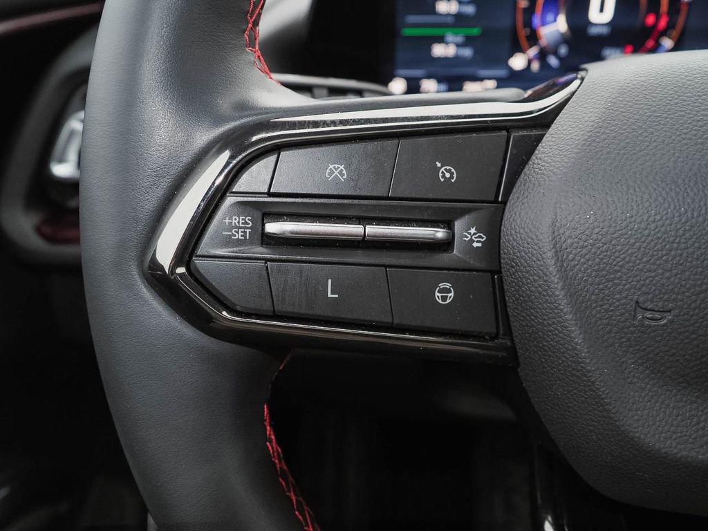 Used 2024 Chevrolet Traverse RS image 30
