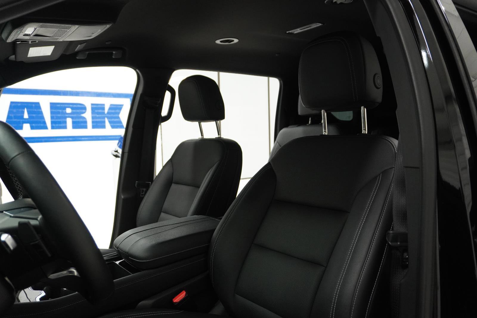 Used 2025 Chevrolet Traverse LT w/ Driver Confidence Package image 18