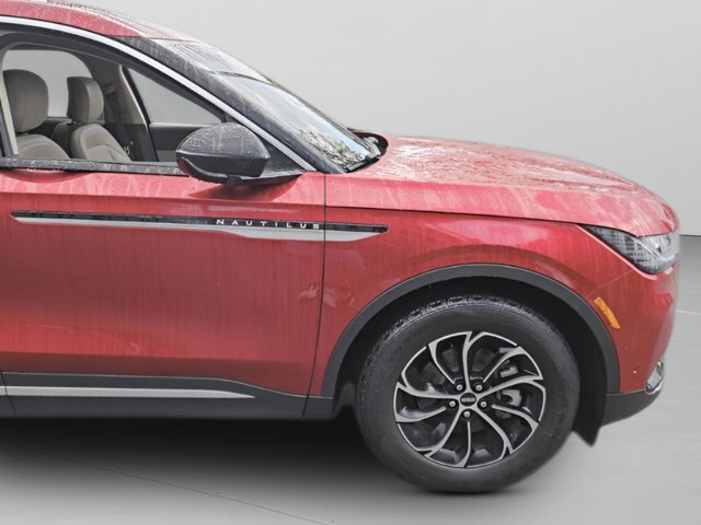 Used 2024 Lincoln Nautilus Premier image 28