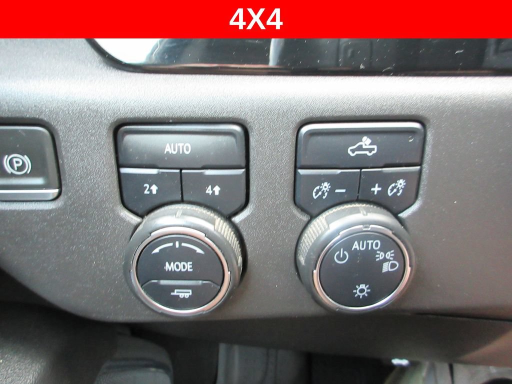 Certified 2022 Chevrolet Silverado 1500 LT w/ Leather Package AWD/4WD image 28
