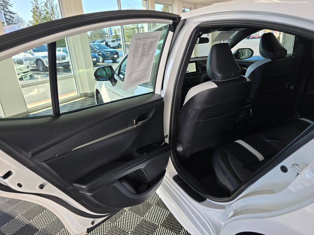 Used 2025 Toyota Camry SE image 34