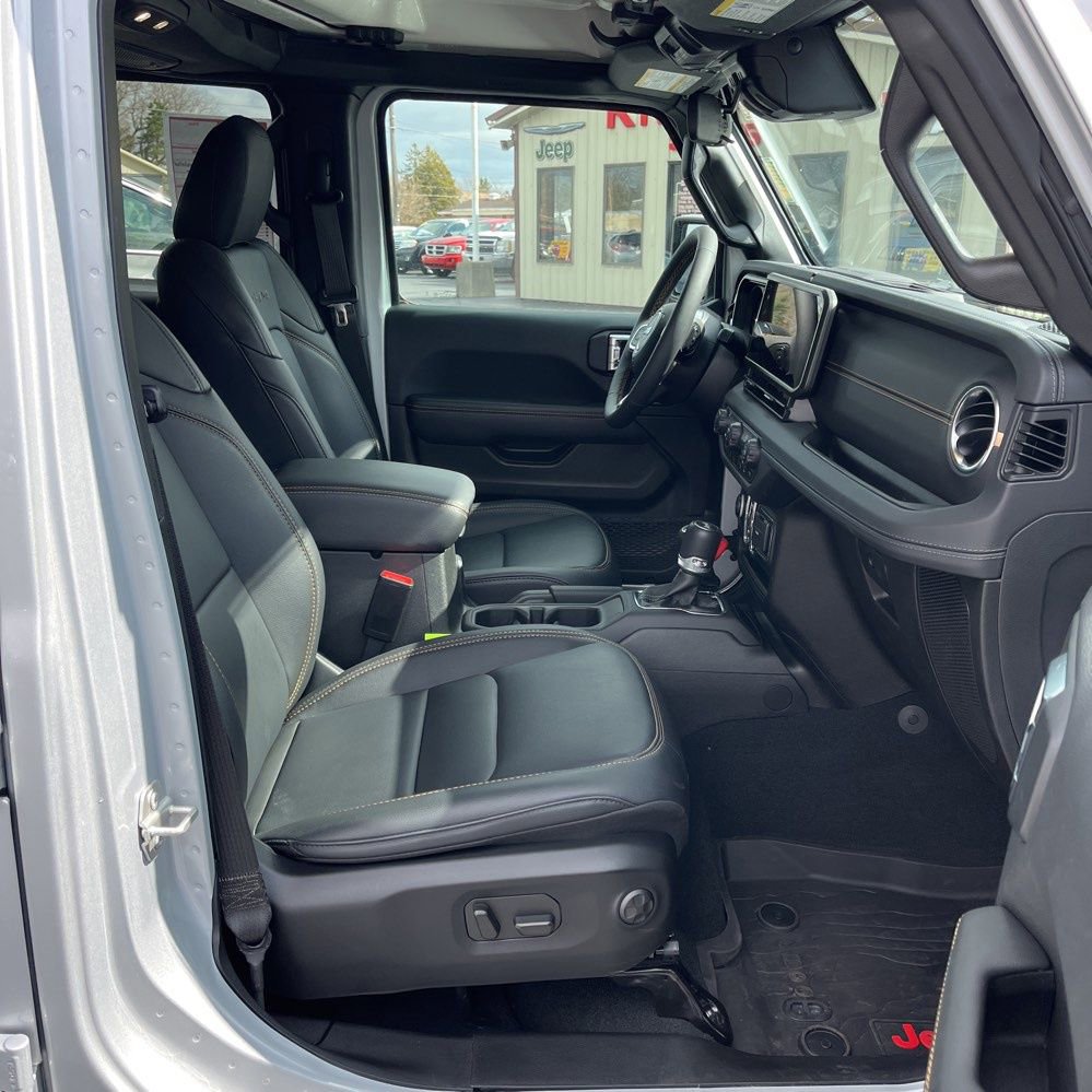 Used 2024 Jeep Wrangler Sahara w/ Safety Group image 8