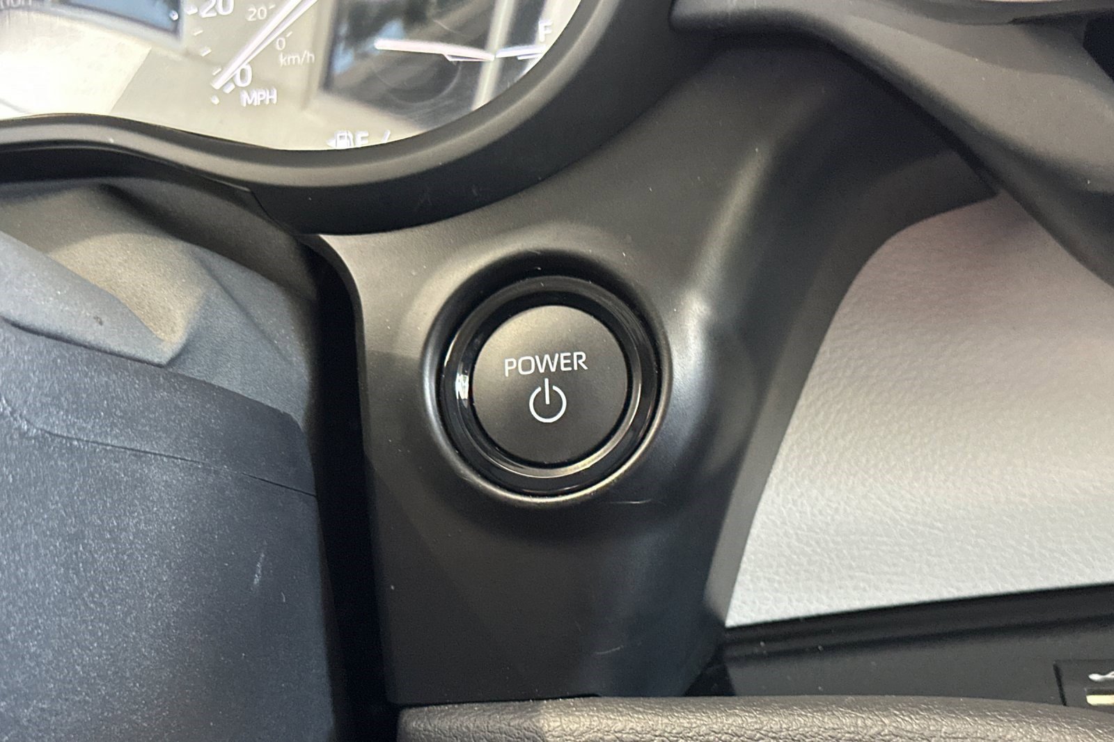 Used 2025 Toyota Sienna XLE w/ XLE Plus Package FWD image 25