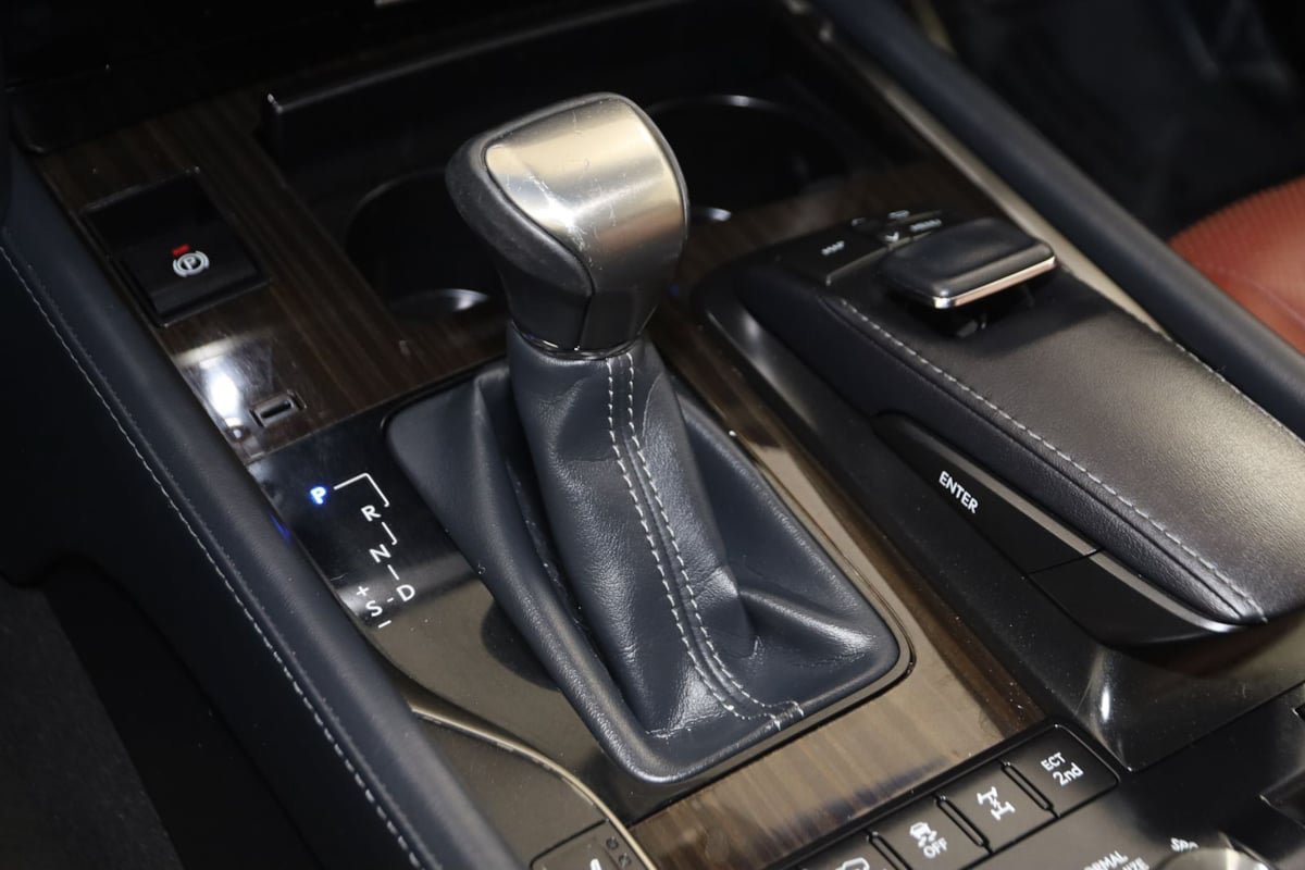 Used 2020 Lexus LX 570 4WD w/ Luxury Package image 7