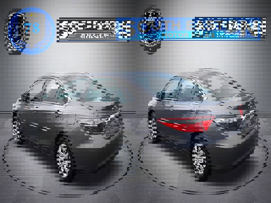 Used 2017 Toyota Camry LE image 5