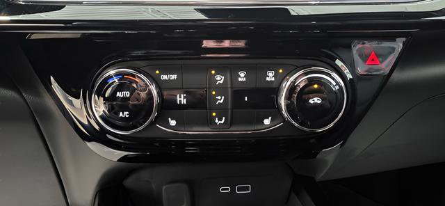 New 2026 Chevrolet Trax RS w/ Sunroof Package image 21