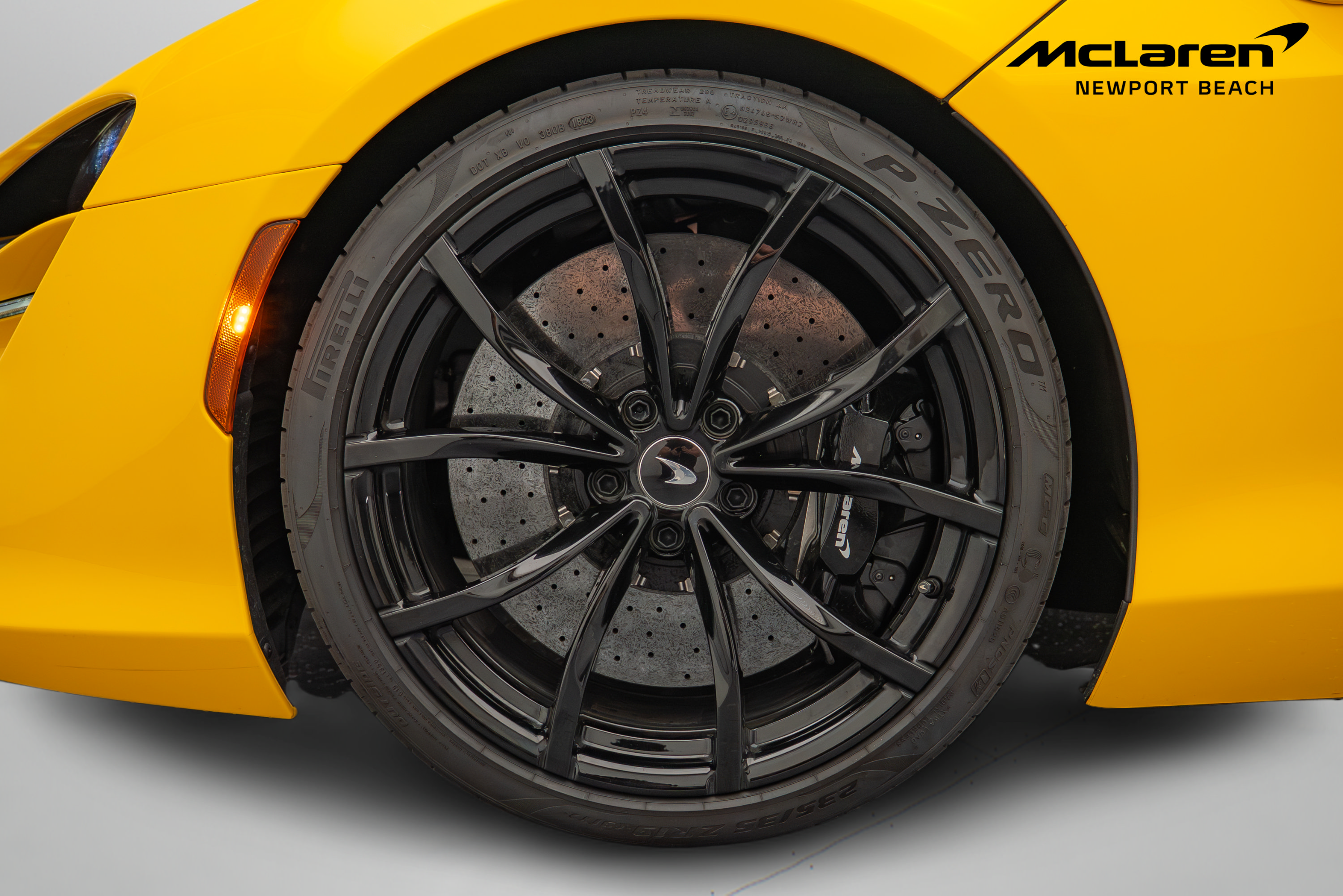 Used 2024 McLaren Artura RWD image 21