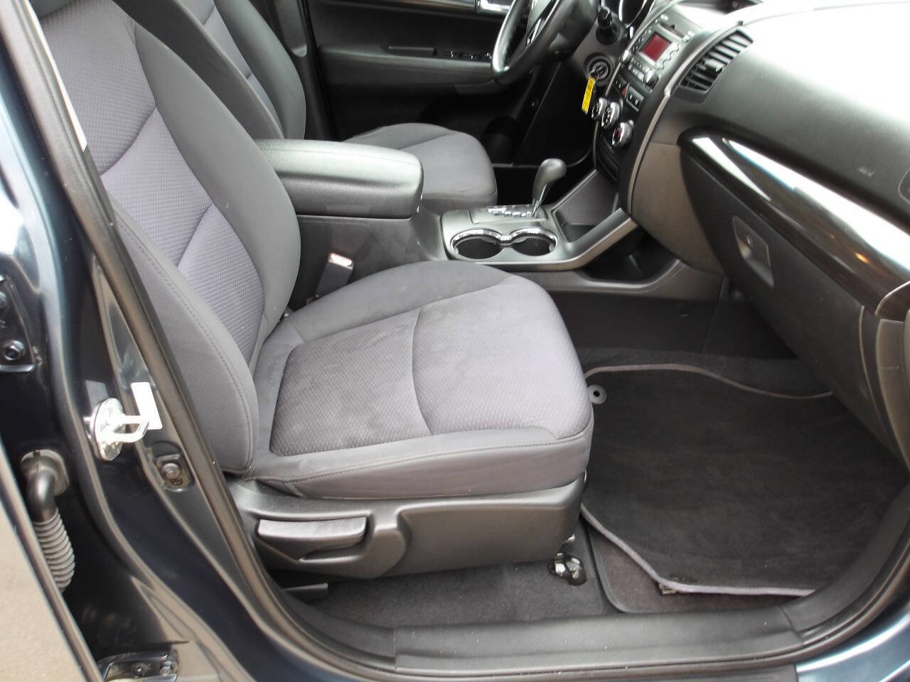 Used 2011 Kia Sorento LX FWD image 6