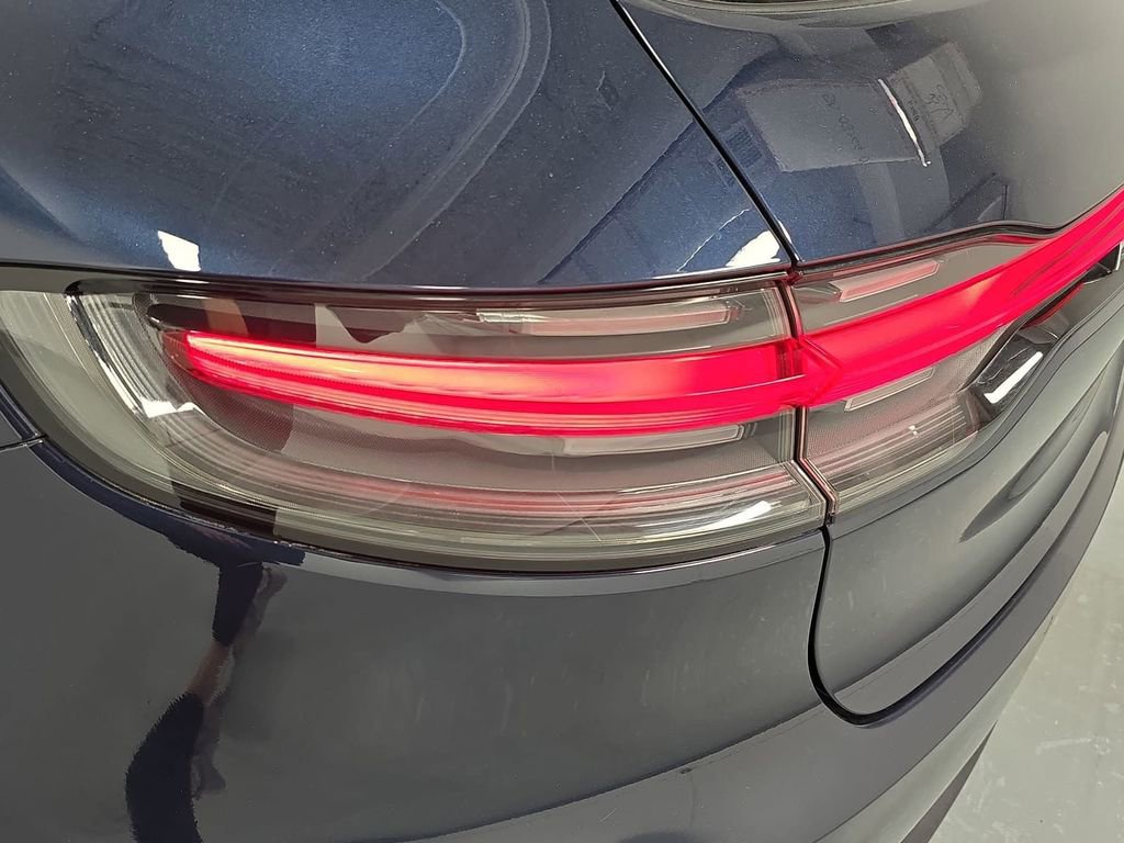 Used 2021 Porsche Macan AWD/4WD image 30