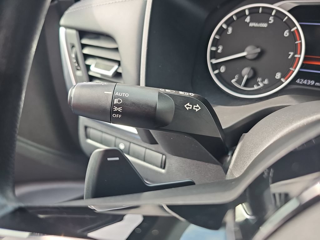 Used 2023 Nissan Rogue SV FWD image 33