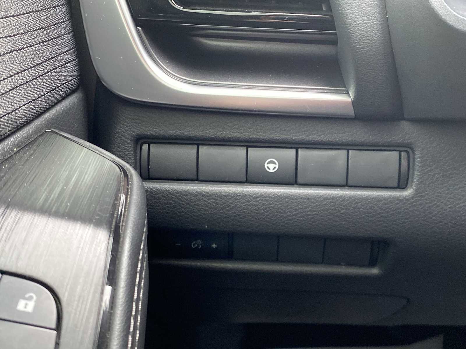 Used 2021 Nissan Rogue SV image 26